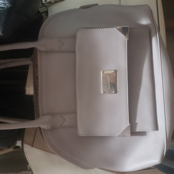 Beautiful,Practically New, Name Brand Purses! Different prices from $15-35 - Picture 13 of 16